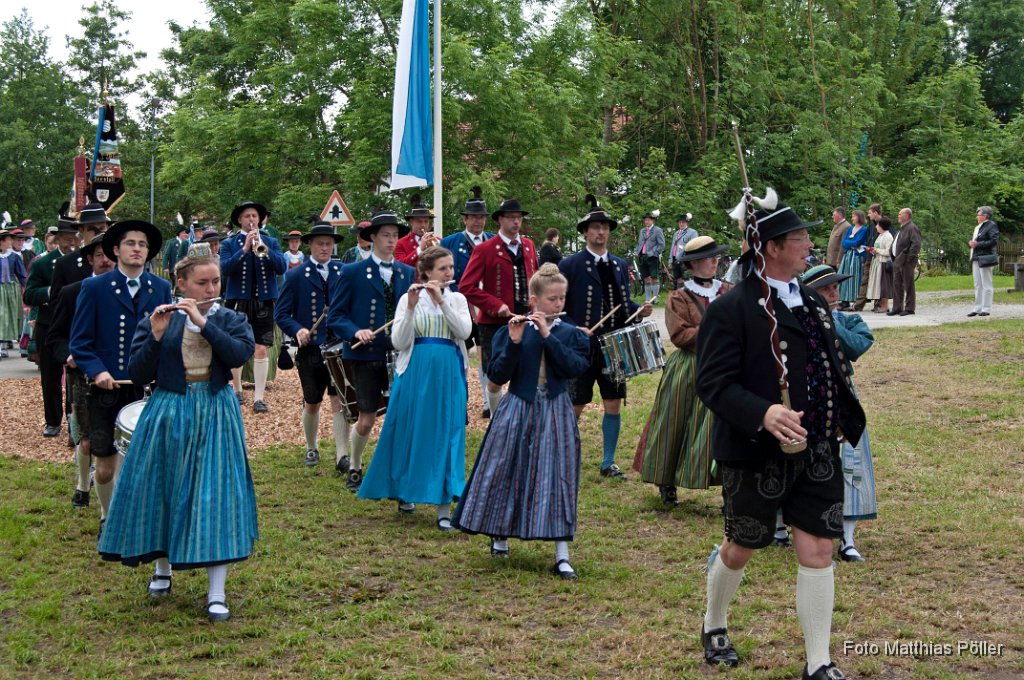 2014-06-01_006_Fahnenweihe_Kirchenzug_MP.jpg