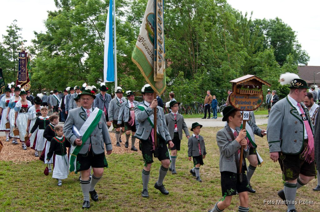 2014-06-01_007_Fahnenweihe_Kirchenzug_MP.jpg