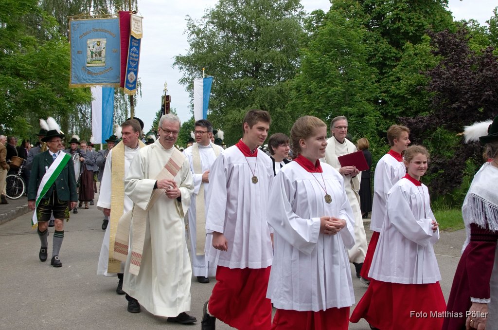2014-06-01_011_Fahnenweihe_Kirchenzug_MP.jpg