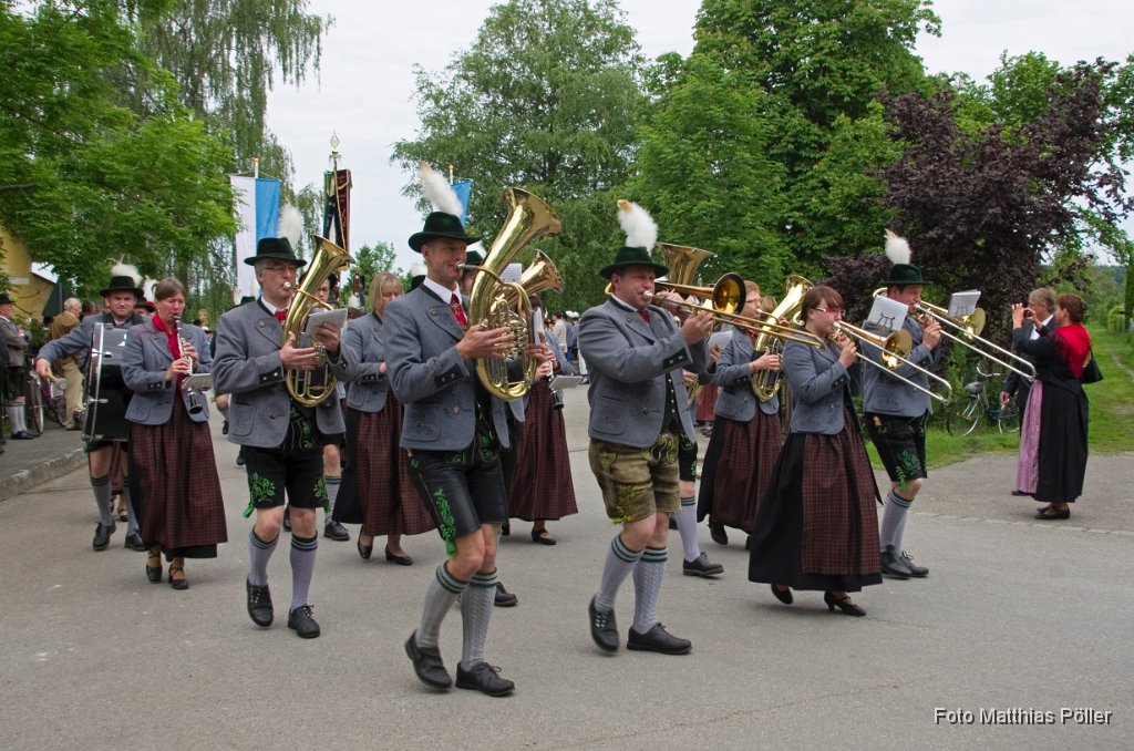 2014-06-01_012_Fahnenweihe_Kirchenzug_MP.jpg