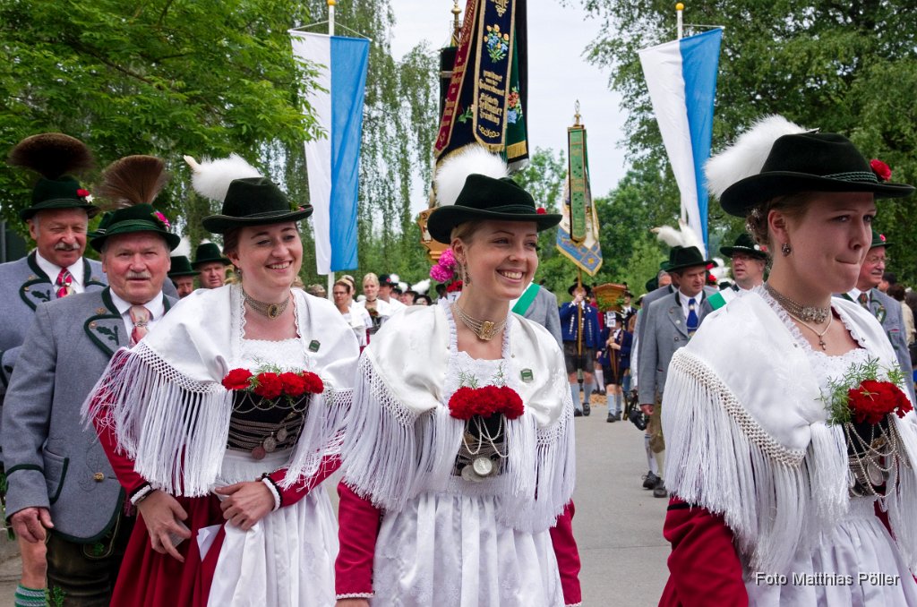 2014-06-01_015_Fahnenweihe_Kirchenzug_MP.jpg