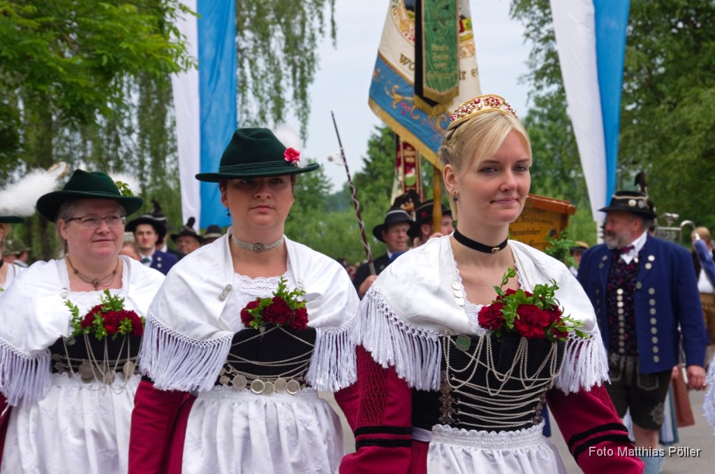 2014-06-01_016_Fahnenweihe_Kirchenzug_MP.jpg