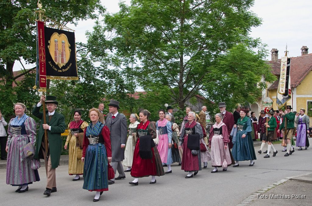 2014-06-01_017_Fahnenweihe_Kirchenzug_MP.jpg