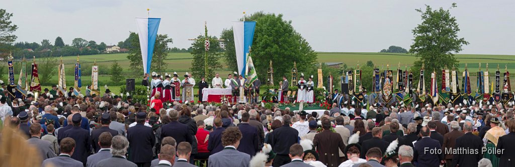 2014-06-01_020_Fahnenweihe_Kirchenzug_MP.jpg