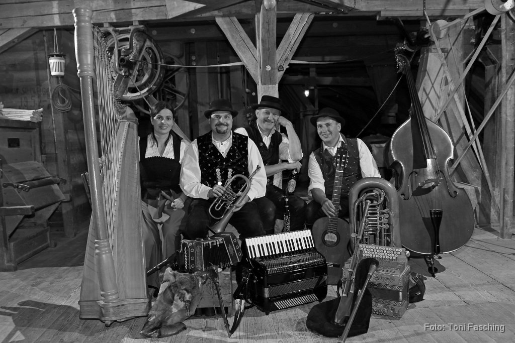 2015-12-18_105_Schachermuih-Musikanten_Fotoshooting_TF.jpg