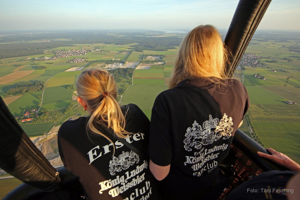2016-06-10_080_Volksfest_10-Jahre-Weissbierfanclub_Ballon_TF.JPG