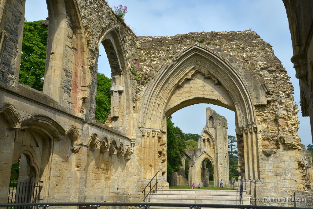 2016-06-04_536_GB_Glastonbury_Abbey_RM.jpg
