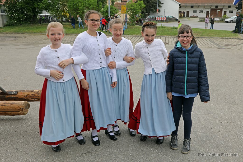 2018-05-01_62_Maibaum_aufstellen_TF.JPG
