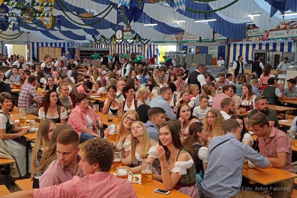 2018-06-16_03_Volksfest_Bayern-1-Band_TF.JPG