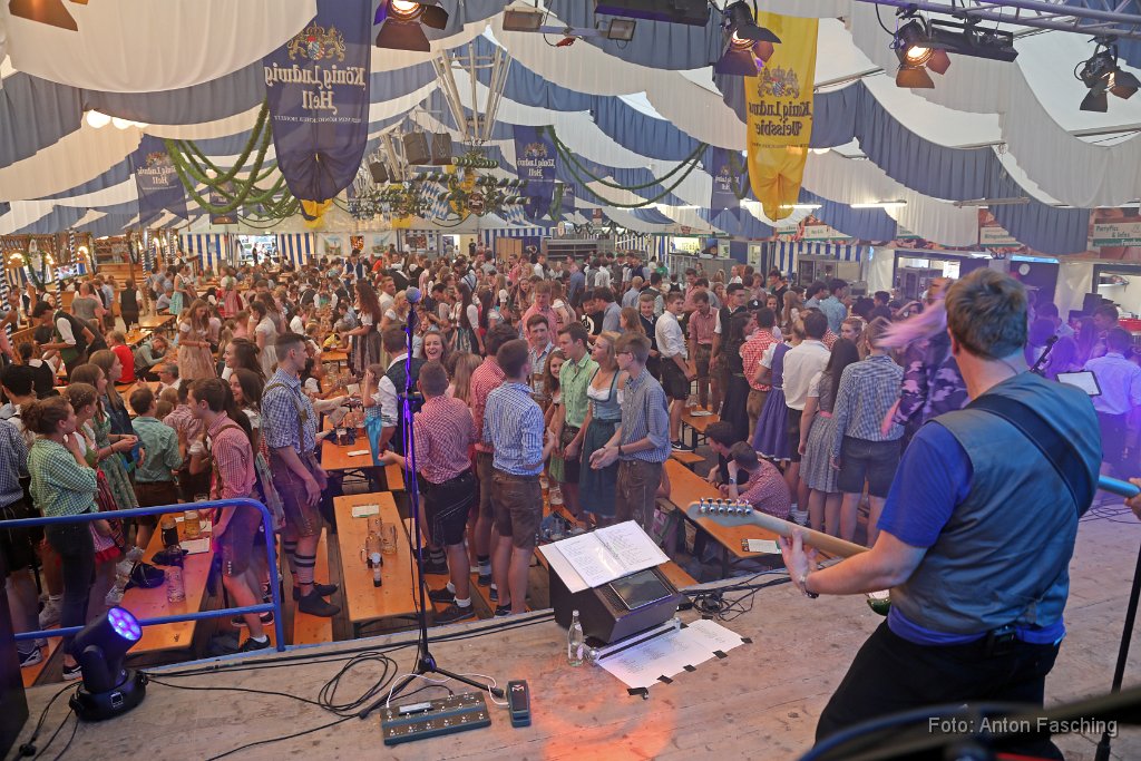 2018-06-16_09_Volksfest_Bayern-1-Band_TF.JPG