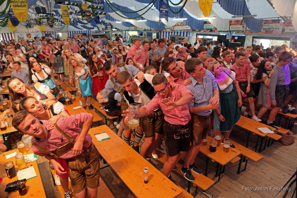 2018-06-16_27_Volksfest_Bayern-1-Band_TF.JPG