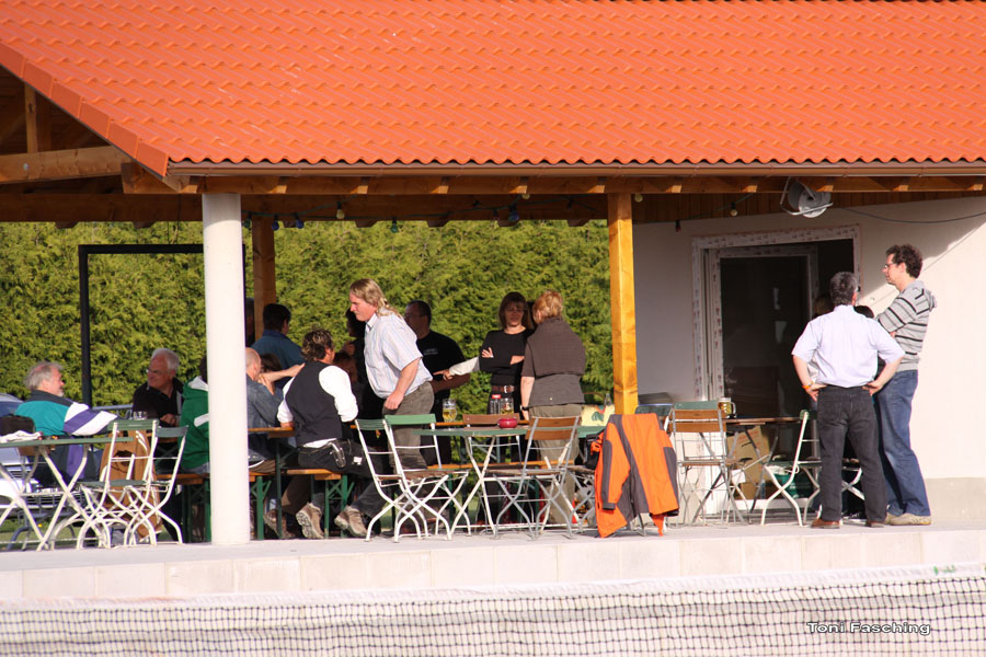 2009-04-25_05_Tennisplatz_Richtfest