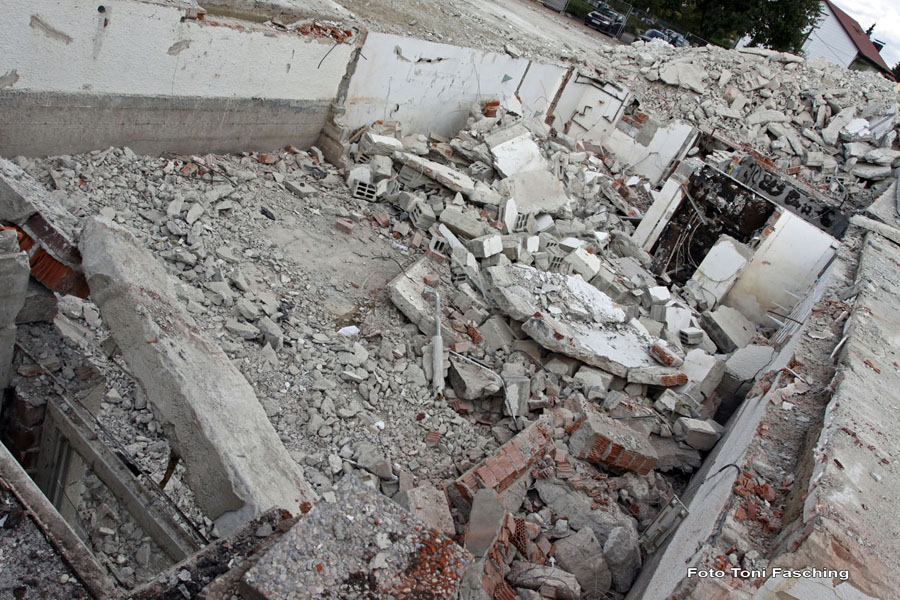 2009-09-06_055_Abriss_Jahn-Stuben