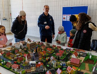 2025-10-03_013_Maus-Tueroeffner_7126_AR