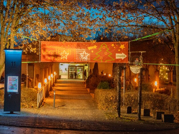 2025-12-06 Christkindlmarkt Jarrid Goldstein