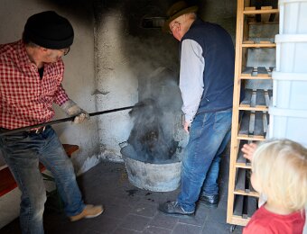 2026-04-18_004_Backhaeusl_Brot_backen_WP