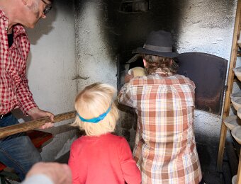 2026-04-18_018_Backhaeusl_Brot_backen_WP