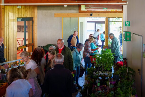 2026-04-25_15_Pflanzenflohmarkt_08140_JG