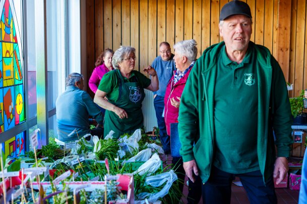 2026-04-25_17_Pflanzenflohmarkt_08142_JG